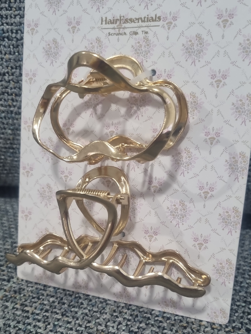 HAIR ESSENTIALS Claw Clips Gold Set of 2 - Picture 3 of 5
